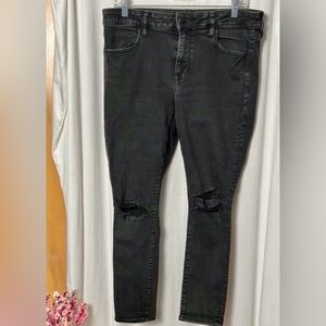 American Eagle Outfitters Black Distressed Skinny Jeans Size 12 Short